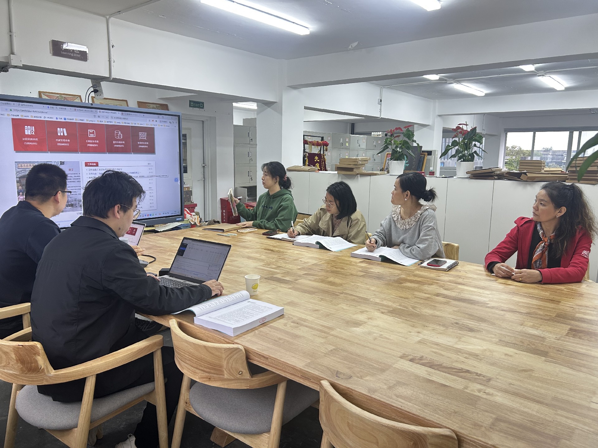 我馆开展数字档案馆二期项目内部验收会